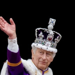 Le roi Charles III d'Angleterre - La famille royale britannique salue la foule sur le balcon du palais de Buckingham lors de la cérémonie de couronnement du roi d'Angleterre à Londres le 5 mai 2023. 