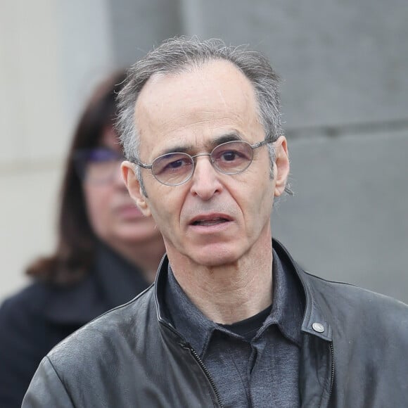 Jean-Jacques Goldman lors des obsèques de Véronique Colucci au cimetière communal de Montrouge, le 12 avril 2018.