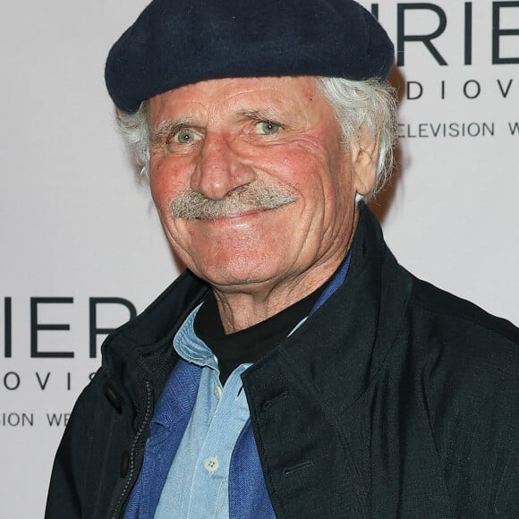 Yann Arthus-Bertrand - 29ème cérémonie des Lauriers de l'Audiovisuel au théâtre Marigny à Paris le 26 février 2024. Patronnée par le ministère de la Culture et la Commission nationale Française pour L'UNESCO, organisée au Théâtre Marigny, la cérémonie des Lauriers, fédère depuis 28 ans l'ensemble des professionnels de la filière audiovisuelle française. Présentée par H. Sy et P. Simonin, mise en images par J. Revon, elle sera diffusée sur TV5MONDE (France, Belgique, Suisse, Monaco, Europe et Afrique) dès le 28 Février, puis disponible gratuitement sur la plateforme francophone mondiale TV5Mondeplus. © Coadic Guirec/Bestimage