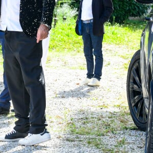 Jean-Luc Reichmann, Dave et son compagnon Patrick Loiseau - Mariage d'Hugues Aufray et de Murielle Mégevand à l'église Saint-Vigor de Marly-Le Roy, France, le 2 septembre 2023.