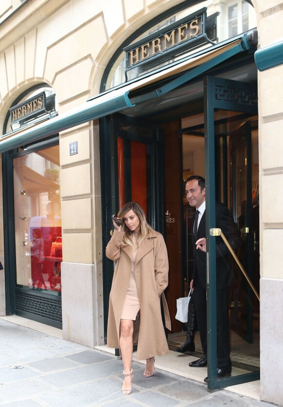 Nicolas Puech, héritier d'Hermès, a décidé de tout léguer à son homme de main.
Kim Kardashian est allée faire du shopping chez Hermes à Paris.