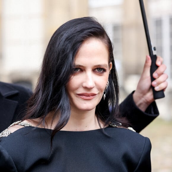 Eva Green arrive au showroom de la maison Vivier (Roger Vivier chaussure) pour la collection automne / hiver 2024-2025 lors de la Fashion Week de Paris (PFW), à la maison de l'Amérique Latine, à Paris, France, le 29 février 2024. © Cyril Moreau/Bestimage 