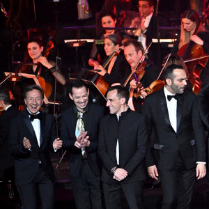 Stéphane Bern, le guitariste Thibault Cauvin, l'accordéoniste Félicien Brut et le clarinettiste Pierre Génisson, Rachel Willis Sorensen, la flutiste Mathilde Calderini et le chef Swann Van Rechem - Le final - 31ème Victoires de la musique classique à l'opéra Berlioz Corum à Montpellier. Le 29 février 2024 La cérémonie était retransmise en direct sur France 3 et France Musique. © Bruno Bebert / Bestimage 