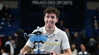 Ugo Humbert décroche un nouveau titre à Dubaï : baiser à sa compagne Tessah Andrianjafitrimo, elle aussi dans le tennis