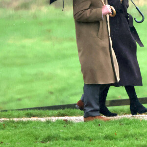 Le roi Charles III d'Angleterre et Camilla Parker Bowles, reine consort d'Angleterre, à la sortie de la messe du dimanche en l'église Sainte-Marie Madeleine à Sandringham. Le 18 février 2024 © Imago / Panoramic / Bestimage 