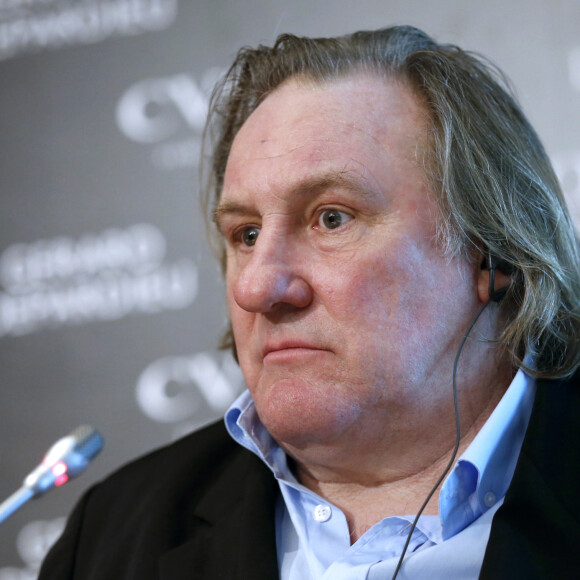 Le comédien aurait "attrapé avec brutalité" et aurait "pétri la taille, le ventre, en remontant jusqu'à ses seins" la décoratrice
 
Gérard Depardieu présente la nouvelle collection de montre de la marque CVSTOS à l'hôtel Four Seasons à Moscou. Le 17 décembre 2014