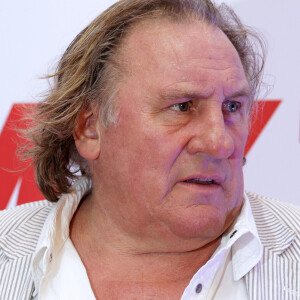 La plaignante se prénommerait Amélie, serait âgée de 53 ans et était décoratrice ensemblière sur le tournage
 
Gerard Depardieu - Gérard Depardieu assiste à la première du film "Viktor" à Moscou en Russie le 4 septembre 2014.