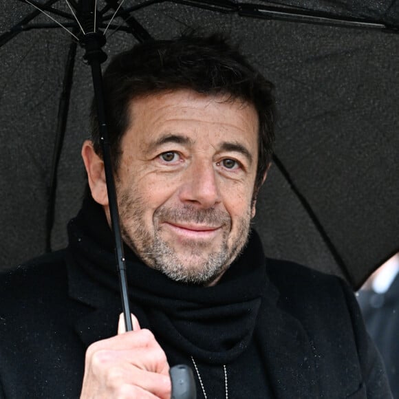 Patrick Bruel - Cérémonie d'hommage national aux victimes françaises des attaques terroristes du 7 octobre en Israël dans la cour d'honneur de l'Hôtel national des Invalides, à Paris, le 7 février 2024. ©Eric Tschaen/Pool/Bestimage