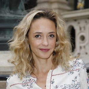 "Enfin, c'est le syndrome de préménopause. Mon corps, ce magnifique paquebot de luxe, commence à ralentir un petit peu trop tôt avant d'atteindre le port".
Hélène de Fougerolles lors du dîner de gala caritatif pour l'association "Autistes Sans Frontières" à l'hôtel Marcel Dassault à Paris, le 14 juin 2018. © Marc Ausset-Lacroix/Bestimage