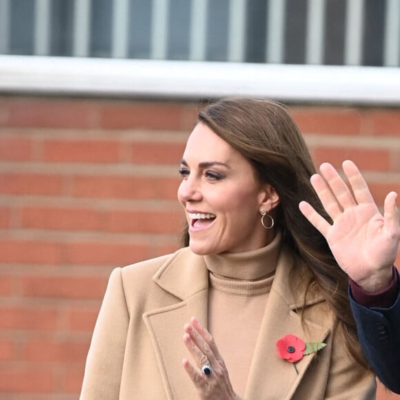 Le prince William, prince de Galles, et Catherine (Kate) Middleton, princesse de Galles, se rendent à Scarborough pour lancer un financement destiné à soutenir la santé mentale des jeunes, dans le cadre d'une collaboration dirigée par la Royal Foundation le 3 novembre 2022. 