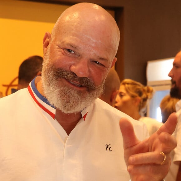 Le chef Philippe Etchebest décline son plat "Signature" en mode street food au sein du Pop Up Club à Bordeaux le 11 septembre 2023. © Fabien Cottereau / Bestimage 