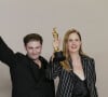 La 96e cérémonie des Oscars a baissé son rideau, Anatomie d'une chute a bien été récompensé
Arthur Harari, Justine Triet (Oscar du meilleur scénario pour Anatomie d'une chute) - Photocall des lauréats (Press Room) de la 96ème cérémonie des Oscars au Dolby Theater à Hollywood