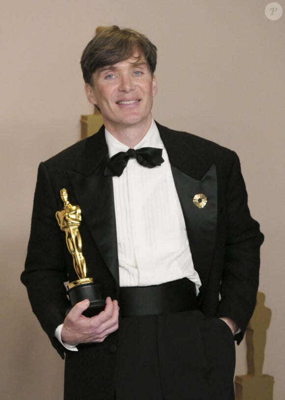 Très favori également, Cilian Murphy décroche celui du meilleur acteur pour "Oppenheimer"
Cillian Murphy (Oscar du meilleur acteur pour Oppenheimer) - Photocall des lauréats (Press Room) de la 96ème cérémonie des Oscars au Dolby Theater à Hollywood le 10 mars 2024.