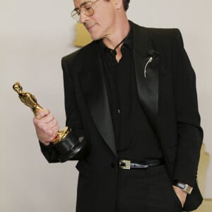 Robert Downey Jr. a obtenu celui du meilleur second rôle pour Oppenheimer
Robert Downey Jr. (Oscar du meilleur second rôle pour Oppenheimer) - Photocall des lauréats (Press Room) de la 96ème cérémonie des Oscars au Dolby Theater à Hollywood le 10 mars 2024.