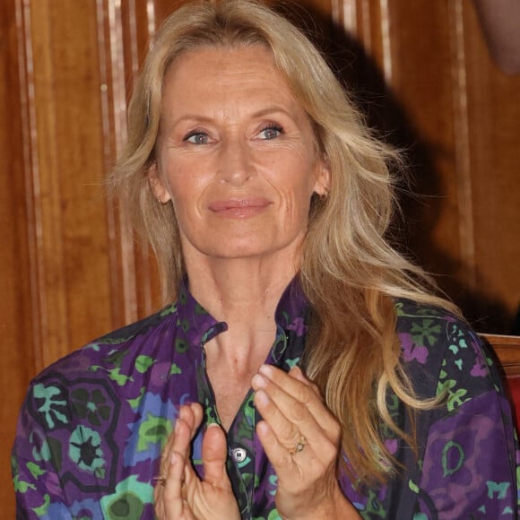 Estelle Lefébure est furieuse.
Estelle Lefébure (marraine de l'édition) lors de la cérémonie de remise de prix du concours pédagogique "Oceano pour Tous" au musée Océanographique de Monaco. © Claudia Albuquerque/Bestimage 
