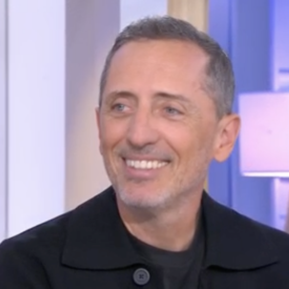 Gad Elmaleh était l'invité d'Anne-Elisabeth Lemoine dans C à vous, sur France 5, lundi 11 mars, pour parler de son nouveau spectacle intitulé "Lui-même".