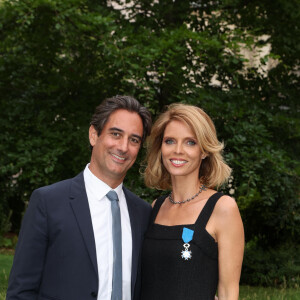 Exclusif - Sylvie Tellier et son mari Laurent Schenten - La présidente de l'association "Les Bonnes Fées", l'ancienne directrice générale d'un concours national de beauté et Miss France 2022, Sylvie Tellier décorée des l'insignes de chevalier de l'ordre national du Mérite par la secrétaire d'Etat, chargée de l'Économie sociale et solidaire et de la Vie associative dans les jardins de l'hôtel Matignon à Paris, France, le 26 juin 2023. C'est son investissement dans le milieu associatif qui vaut à l'ancienne directrice de miss France, cette distinction. Sylvie Tellier est co-fondatrice, avec plusieurs anciennes miss France, de l'association Les Bonnes fées, qui a pour objectif d'améliorer les conditions de vie des femmes à travers le financement de projets comme la création d'un lieu de détente dans les centres de cancérologie des hôpitaux ou des ateliers socio-esthétiques pour des femmes atteintes d'un cancer. © Dominique Jacovides/Bestimage 