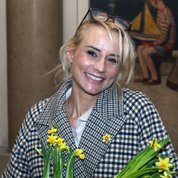  Elodie Gossuin était à Paris pour le lancement de la nouvelle campagne nationale "Une Jonquille Contre le Cancer" organisée par l'Institut Curie.
Elodie Gossuin lors du lancement de 'Une Jonquille contre le cancer' à Paris © Denis Guignebourg/Bestimage