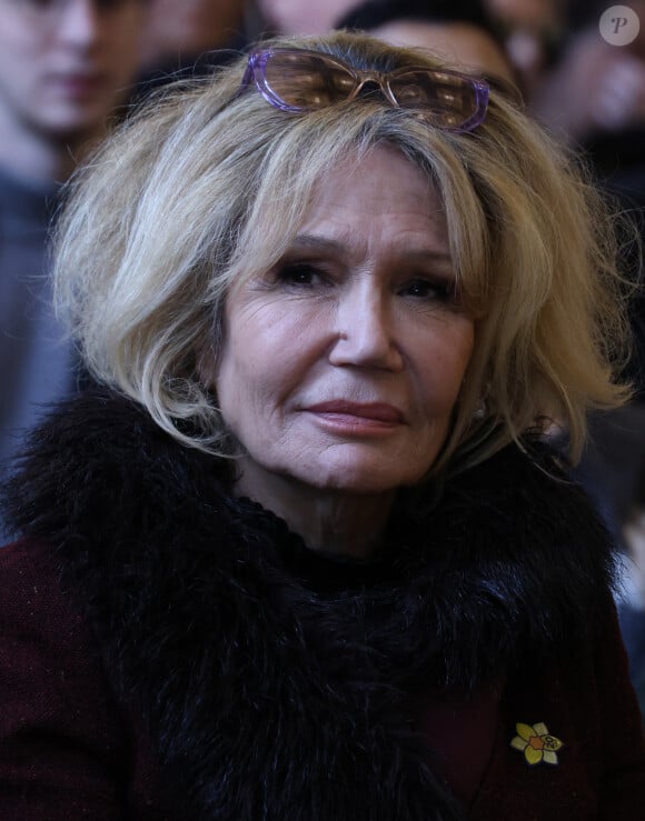 Clémentine Célarié lors du lancement de 'Une Jonquille contre le cancer' à Paris le 12 Mars 2024. © Denis Guignebourg/Bestimage