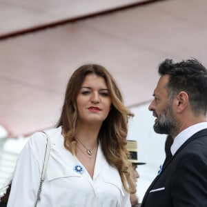 Marlène Schiappa Secrétaire d'Etat auprès de la Première ministre, chargée de l'Economie sociale et solidaire et de la Vie associative et sonn compagnon lors de la cérémonie du 143ème défilé militaire du 14 juillet, jour de la Fête Nationale, sur les Champs-Elysées et la place de la Concorde, à Paris, France, le 14 juillet 2023. © Stéphane Lemouton/Bestimage 