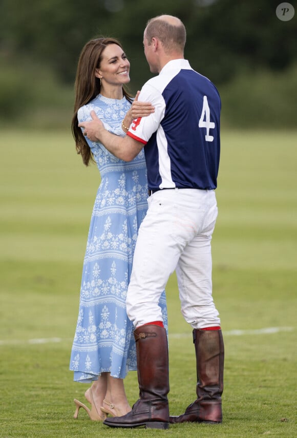 "Secoués et dévastés", la princesse et le prince de Galles vivent très mal les rumeurs
Catherine Kate Middleton, princesse de Galles, à un match de polo du prince William le 6 juillet 2023.