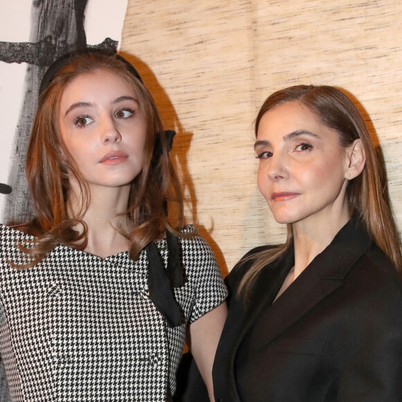 Vittoria de Savoie est l'aînée du couple formé par Clotilde Courau et Emmanuel-Philibert de Savoie. 
Clotilde Courau, Princesse de Savoie et sa fille Vittoria de Savoie - Défilé de Mode Christian Dior, Collection Haute Couture Printemps/Été - Front Row, dans le cadre de la Fashion Week de Paris, France. © Bertrand Rindoff / Olivier Borde / Bestimage