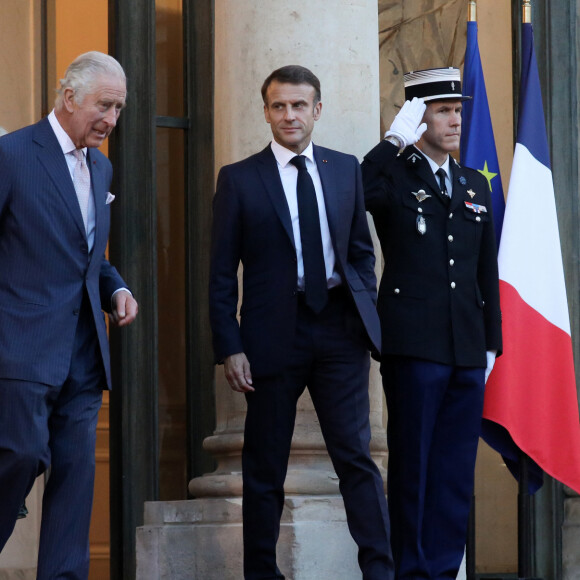 Le roi Charles III d'Angleterre, le président Emmanuel Macron - Le président de la République et sa femme ont reçu le roi et la reine consort au palais de l'Elysée à Paris le 21 septembre 2023. © Stéphane Lemouton / Bestimage 
