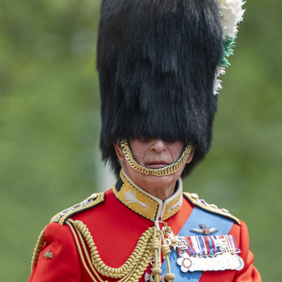 Si l'année dernière, Charles III paradait sur sa jument noire Noble en costume de garde, ce ne sera sûrement pas le cas en juin prochain
Le roi Charles III - La famille royale d'Angleterre lors du défilé "Trooping the Colour" à Londres. Le 17 juin 2023