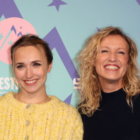 Alexandra Lamy, Chloé Jouannet, Audrey Lamy - 27e Festival International du Film de Comédie de l'Alpe d'Huez le 17 janvier 2024. © Dominique Jacovides/Bestimage