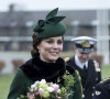 "Elle a toujours été forte et déterminée. C'est quelqu'un qui sait ce qu'elle veut. Elle n'est certainement pas du genre à se laisser marcher sur les pieds."
Le prince William et Kate Middleton lors de la parade de la Saint Patrick à Houslow en présence du premier bataillon des gardes irlandais le 17 mars 2018.