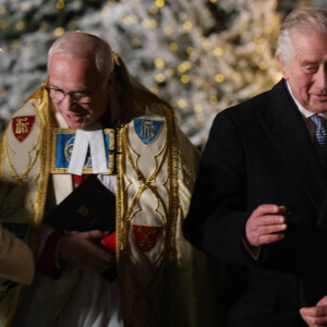 Le roi Charles III d'Angleterre - La famille royale à la sortie de la messe "Together at Christmas" à l'Abbaye de Westminster le 15 décembre 2022. © Photoshot / Panoramic / Bestimage 