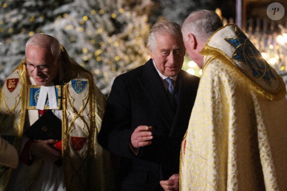 Le roi Charles III d'Angleterre - La famille royale à la sortie de la messe "Together at Christmas" à l'Abbaye de Westminster le 15 décembre 2022. © Photoshot / Panoramic / Bestimage 