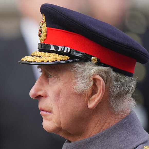 Tout le monde veut savoir s'ils ont tenté de faire la même chose avec celui du monarque britannique
Le roi Charles III d'Angleterre - Les membres de la famille royale d'Angleterre et les personnalités lors du "Remembrance Sunday Service" à Londres le 13 novembre 2022. 