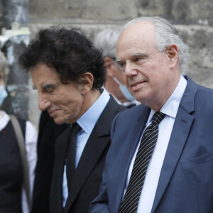 Semi-Exclusif - Jack Lang et Frédéric Mitterrand - Sorties des obsèques de l'académicien Marc Fumaroli en l'église Saint-Germain-des-Près à Paris. Le 1er juillet 2020