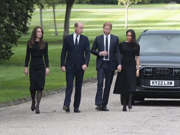 Kate Middleton, le prince William, le prince Harry et Meghan Markle ont formé les Fab Four
Le prince de Galles William, la princesse de Galles Kate Catherine Middleton, le prince Harry, duc de Sussex, Meghan Markle, duchesse de Sussex à la rencontre de la foule devant le château de Windsor, suite au décès de la reine Elisabeth II d'Angleterre. 
