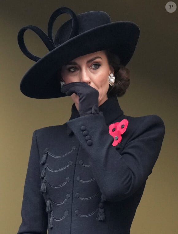 Mais Kate Middleton a annoncé être atteinte d'un cancer le 22 mars 2024
Catherine Kate Middleton, princesse de Galles - La famille royale honore les disparus des deux guerres mondiales lors de la cérémonie Remembrance Sunday ( Dimanche du souvenir ) au Cénotaphe à Londres le 12 novembre 2023. 