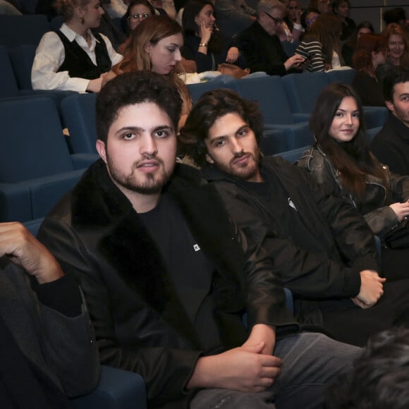 Exclusif - Les enfants de Richard Orlinski de gauche a droite: Julien Orlinski, Yohan Orlinski, guest, Jonathan Orlinski et Ines Orlinski lors de la présentation du documentaire de R.Orlinski "1ère fois au musée" chez Mediawan à Paris le 12 mars 2024. "1ÈRE FOIS AU MUSÉE" Le documentaire évènement incarné par Richard Orlinski A partir du 27 mars sur TV5MONDE & sur TV5MONDEplus. TV5MONDE diffuse en exclusivité, à partir du 27 mars prochain un documentaire inédit incarné par Richard Orlinksi "1ère fois au Musée". Ce programme inédit sera diffusé dans le monde entier sur toutes les chaînes de TV5MONDE et disponible gratuitement sur la plateforme TV5MONDEplus.... © Jack Tribeca/Bestimage  No Web pour La Belgique et la Suisse Exclusive - For Germany Call For Price - Presentation of R. Orlinski's documentary "1ère fois au musée" at Mediawan in Paris, France, on 12 March 2024. 