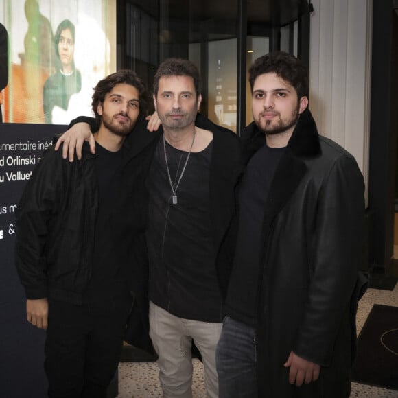 Exclusif - Richard Orlinski et ses enfants Yohan Orlinski et Julien Orlinski lors de la présentation du documentaire de R.Orlinski "1ère fois au musée" chez Mediawan à Paris le 12 mars 2024. "1ÈRE FOIS AU MUSÉE" Le documentaire évènement incarné par Richard Orlinski A partir du 27 mars sur TV5MONDE & sur TV5MONDEplus. TV5MONDE diffuse en exclusivité, à partir du 27 mars prochain un documentaire inédit incarné par Richard Orlinksi "1ère fois au Musée". Ce programme inédit sera diffusé dans le monde entier sur toutes les chaînes de TV5MONDE et disponible gratuitement sur la plateforme TV5MONDEplus.... © Jack Tribeca/Bestimage  No Web pour La Belgique et la Suisse Exclusive - For Germany Call For Price - Presentation of R. Orlinski's documentary "1ère fois au musée" at Mediawan in Paris, France, on 12 March 2024. 