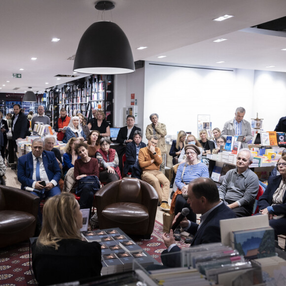 Exclusif - Manuel Carcassonne, Tiphaine Auzière - Soirée littérature à la librairie Le Divan à Paris, animée par M.Carcassonne, et séance de dédicace du livre de Tiphaine Auzière "Assises" aux Editions Stock. Le 20 mars 2024 © Cyril Moreau / Bestimage 