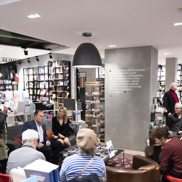 Exclusif - Manuel Carcassonne, Tiphaine Auzière - Soirée littérature à la librairie Le Divan à Paris, animée par M.Carcassonne, et séance de dédicace du livre de Tiphaine Auzière "Assises" aux Editions Stock. Le 20 mars 2024 © Cyril Moreau / Bestimage 