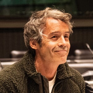 Yann Barthés - Le présentateur de l'émission Quotidien, est auditionné par la commission d'enquête sur les fréquences TNT, à la demande du Rassemblement national à Paris le 27 mars 2024.