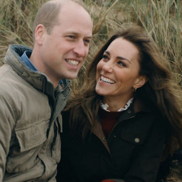 "Il faudrait qu'on puisse la voir une fois par semaine."
Le prince William, duc de Cambridge, et Catherine (Kate) Middleton, duchesse de Cambridge - Le Duc et la Duchesse de Cambridge publient une vidéo privée en famille dans le Norfolk et dans leur résidence de Anmer Hall avec leurs 3 enfants pour marquer leur 10 ème anniversaire de mariage.