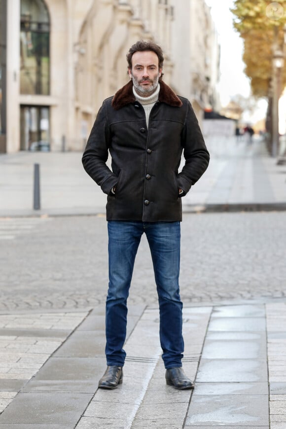 Exclusif - Rendez-vous avec Anthony Delon sur les Champs-Elysées à Paris, France, le 26 novembre 2017. © Philippe Doignon/Bestimage 