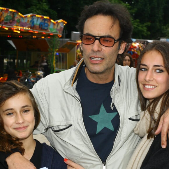 Anthony Delon avec ses filles Liv et Loup - Inauguration de la fete foraine des Tuileries a Paris Le 28 Juin 2013