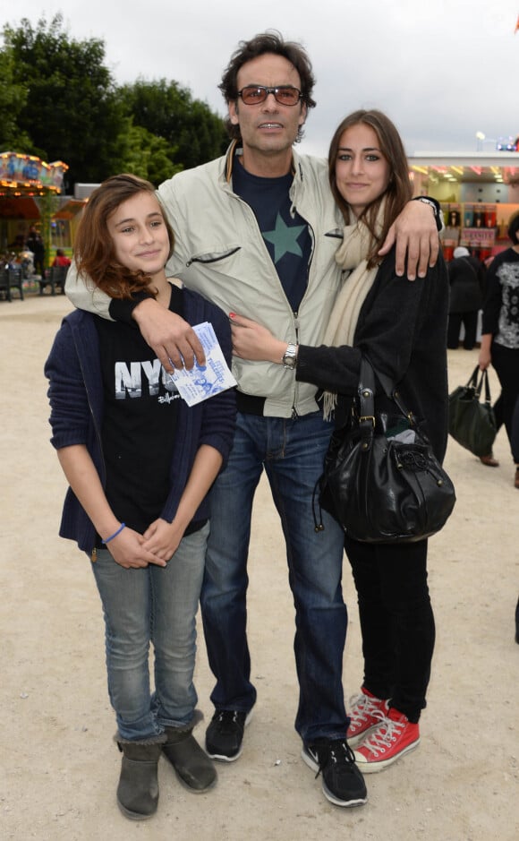 Anthony Delon avec ses filles Liv et Loup - Inauguration de la fete foraine des Tuileries a Paris le 28 juin 2013.