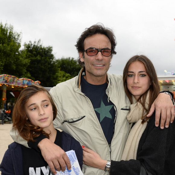 Anthony Delon avec ses filles Liv et Loup - Inauguration de la fete foraine des Tuileries a Paris le 28 juin 2013.