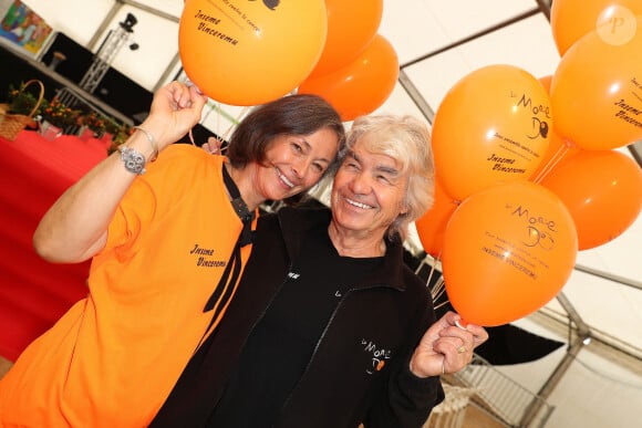 Côté pro comme côté coeur, l'artiste a été très inspiré ces dernières années.
Exclusif - Daniel Guichard (Parrain de la 11e édition des Journées de la Marie-Do) pose avec sa femme Christine Guichard (Kiki) pendant la Marie-Do à Ajaccio, le 1er octobre 2017.