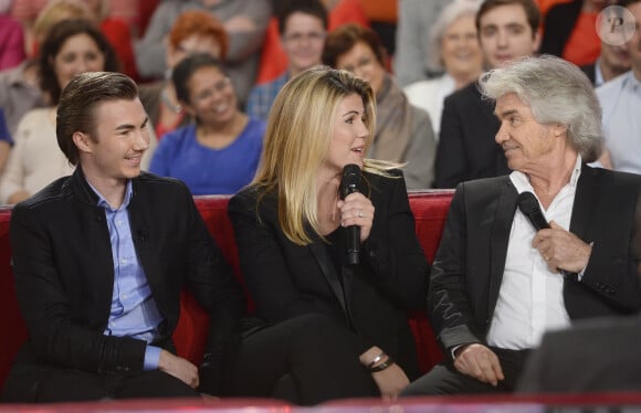 Daniel Guichard avec son fils Joël et sa fille Emmanuelle - Daniel Guichard et ses enfants sur l'enregistrement de l'émission "Vivement Dimanche" à Paris le 26 novembre 2014. L'émission sera diffusée le 30 novembre 2014.