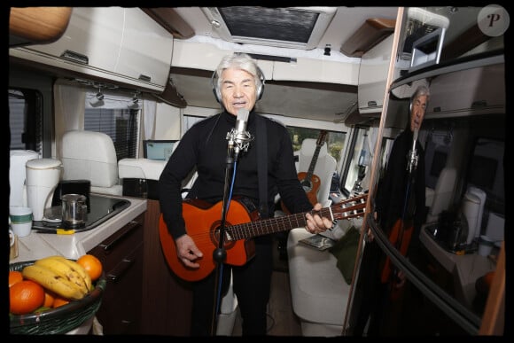 Exclusif - Prix spécial - no web - Paris, Camping du Bois de Boulogne. Daniel Guichard prend ses quartiers dans la Capitale à bord de son Camping Car Niesmann Bischoff. Il s' élancera en tournée dès le 9 janvier 2015 . Sur la photo : Daniel Guichard  no web : belgique et suisse