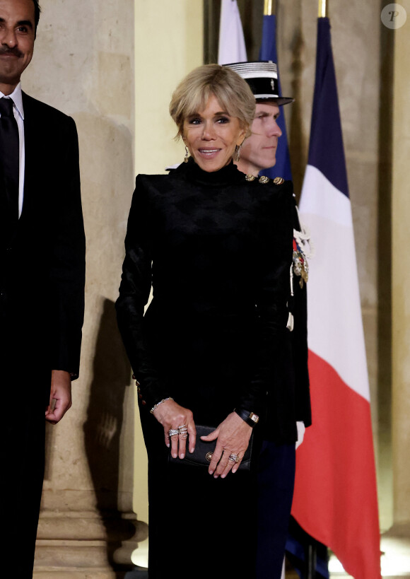 Brigitte Macron et son altesse Tamim ben Hamad Al Thani, emir du Qatar - Arrivées au dîner d'état en l'honneur de l'Emir du Qatar au palais présidentiel de l'Elysée à Paris le 27 février 2024. © Dominique Jacovides / Bestimage 